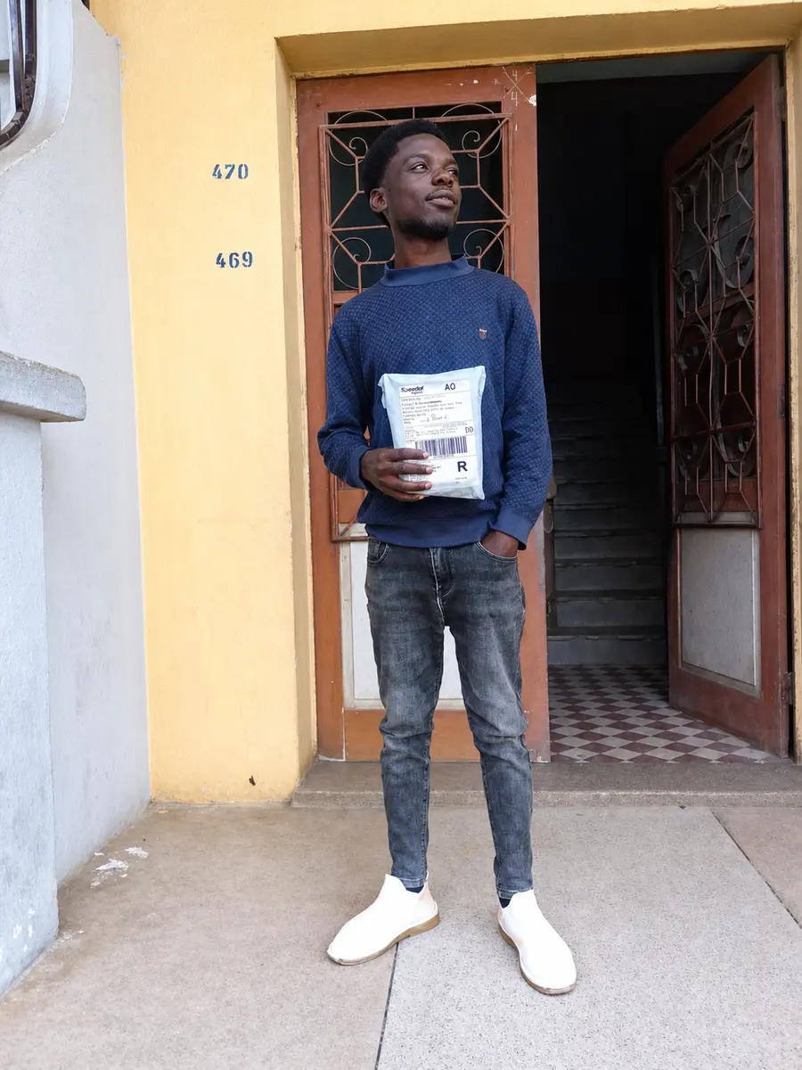 Aluno a receber encomenda Speedaf
